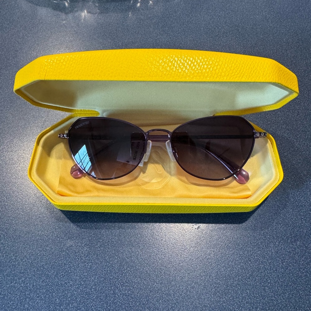 56mm Swarovski crystal oval sunglasses - Picture 2 of 6